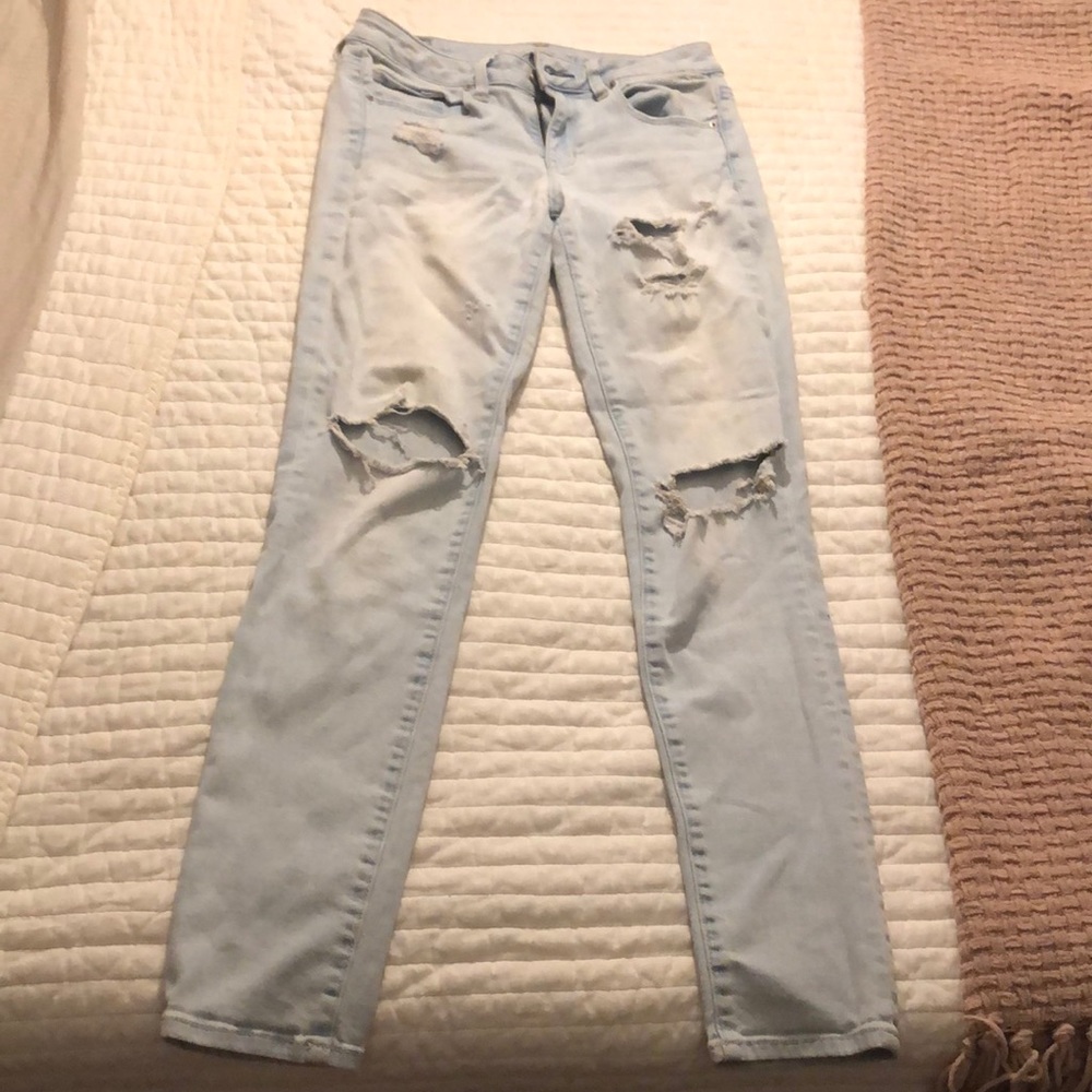 American Eagle Outfitters Distressed jeans size 4